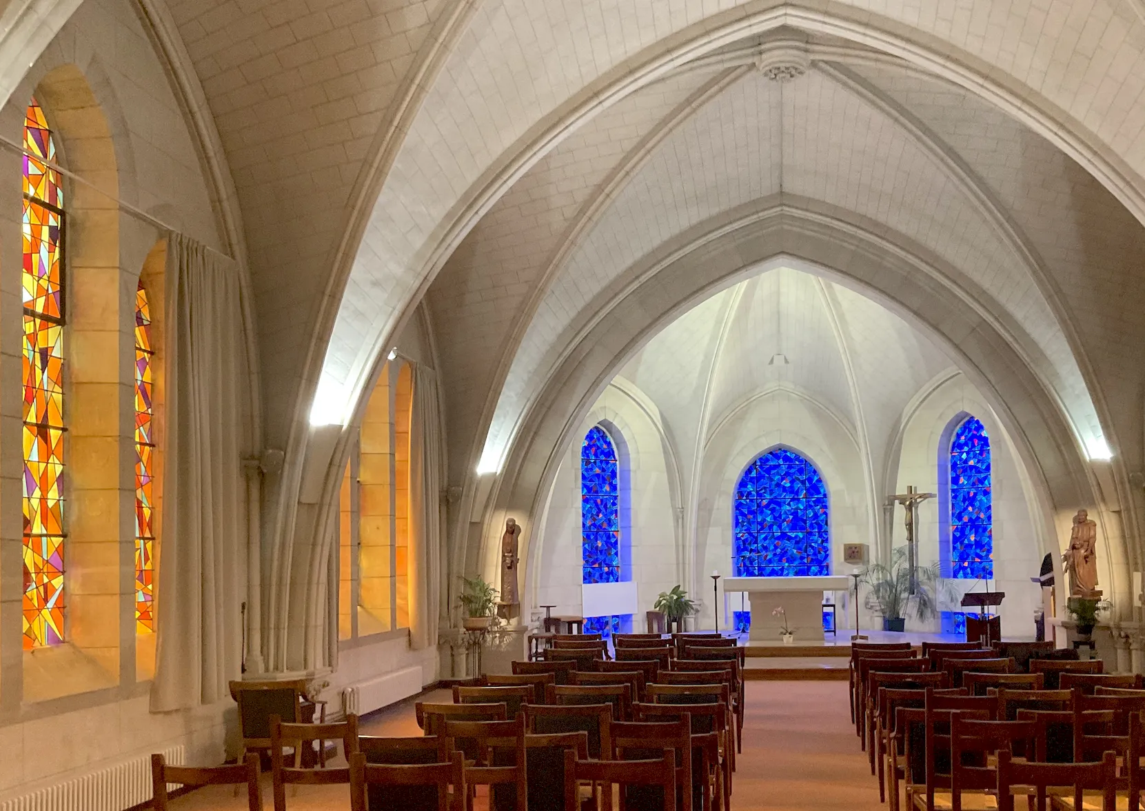 chapelle congregation soeurs enfants jesus vitraux felzine