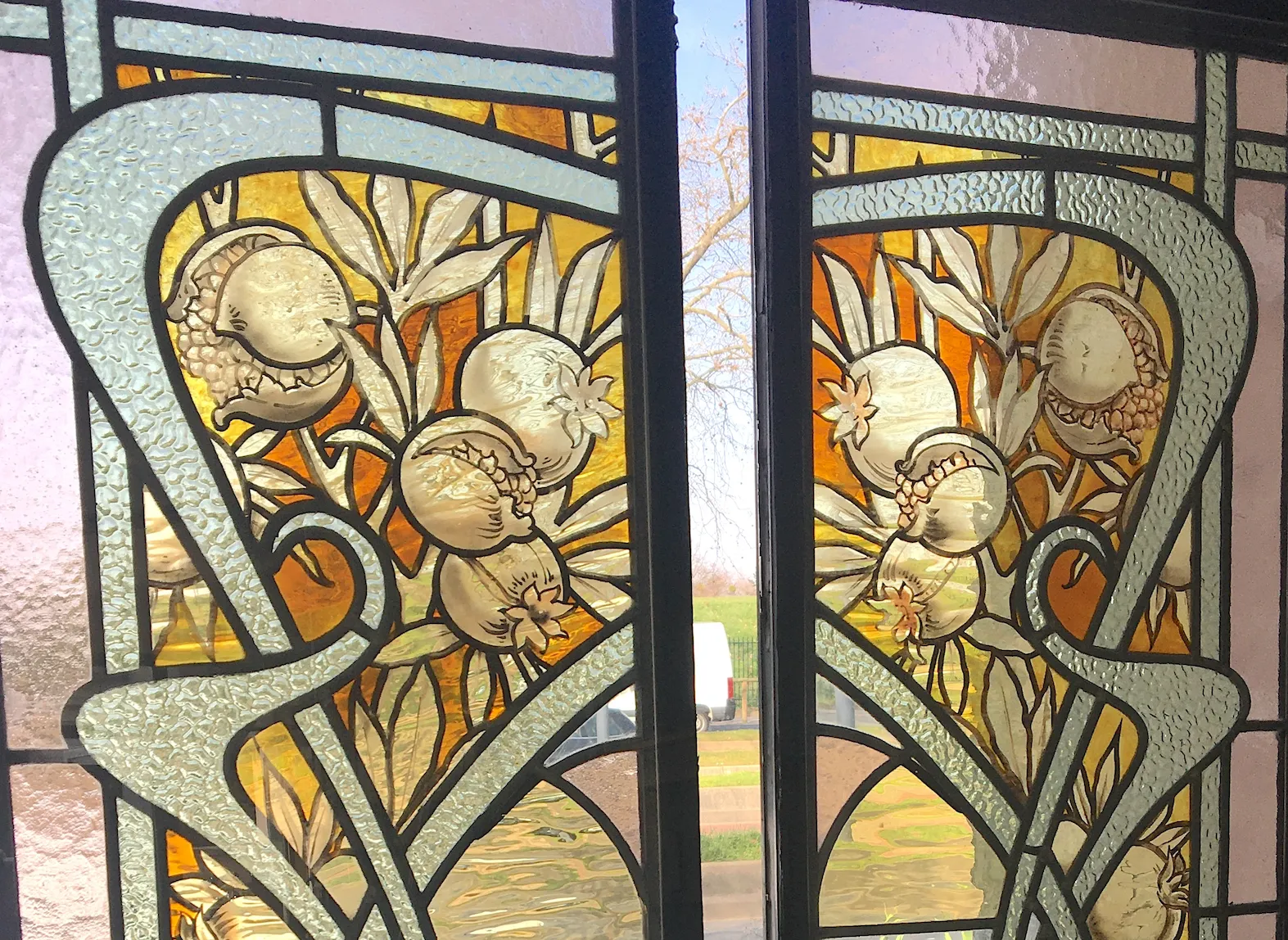 detail vitrail antique arabesques felzine