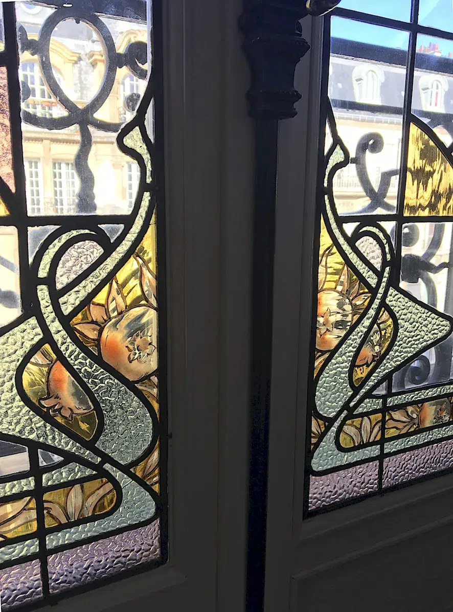 detail vitrail jaune argent atelier felzine