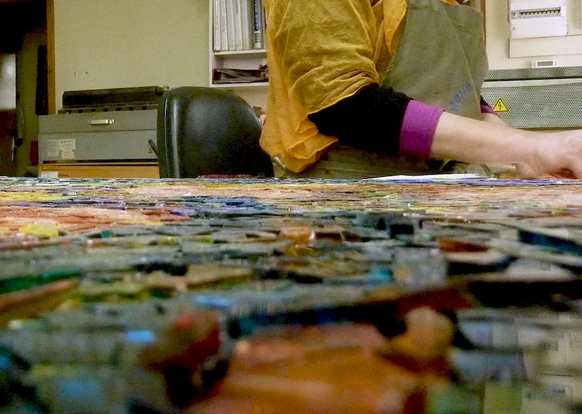mosaique verre travail atelier coupe vitrail felzine