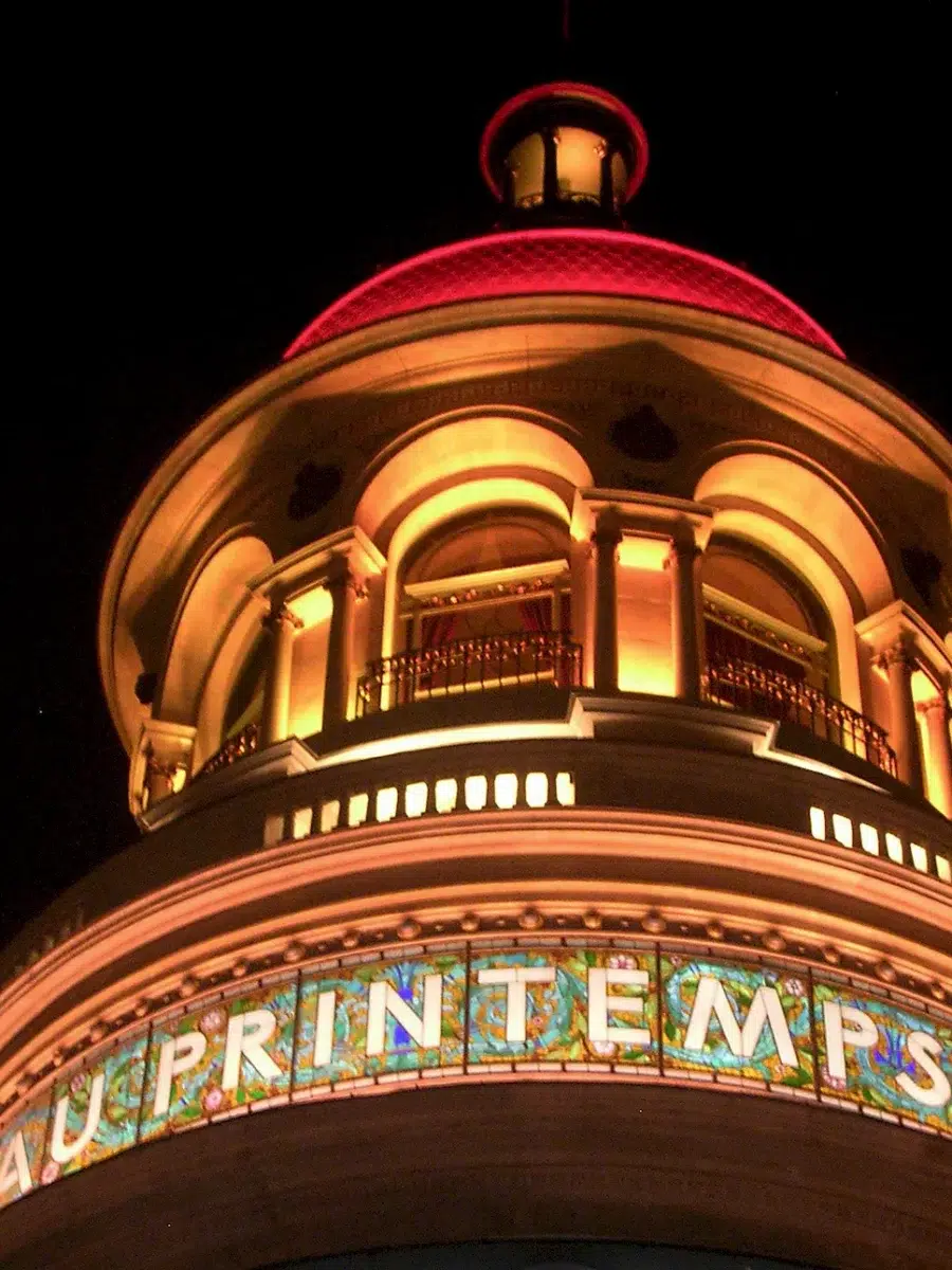 vitrail enseigne magasin printemps nocturne felzine